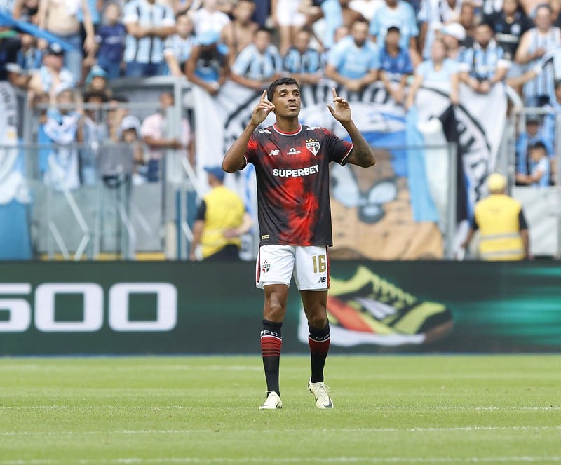 Luiz Gustavo tende a retornar aos treinos na próxima semana - São Paulo
