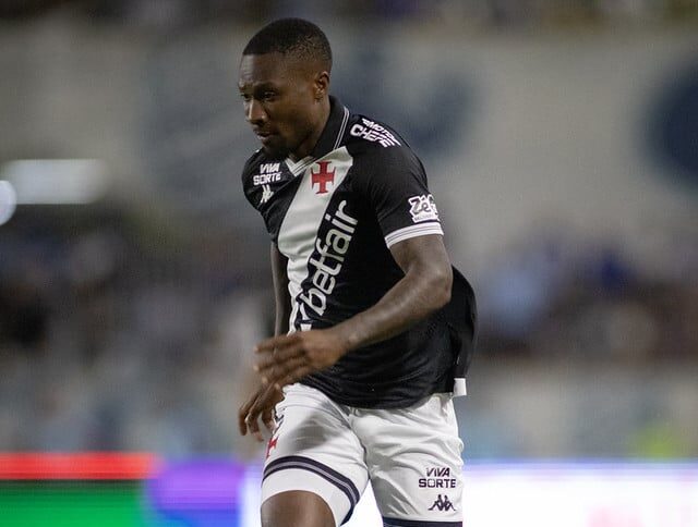 Vasco empresta Loide Augusto para o futebol da Turquia
