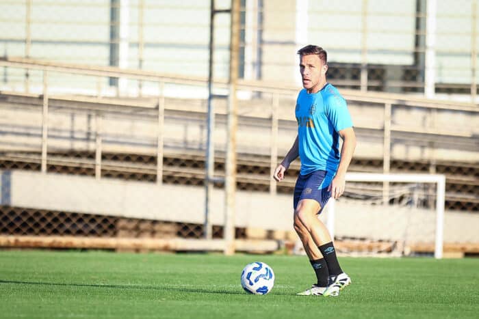 Arthur tende a estrear pelo Grêmio neste sábado