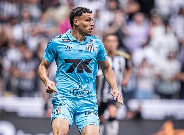 Exames confirmam lesão e Victor Hugo é desfalque no Santos