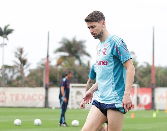 Jorginho treina com o elenco e viaja para a Argentina - Flamengo