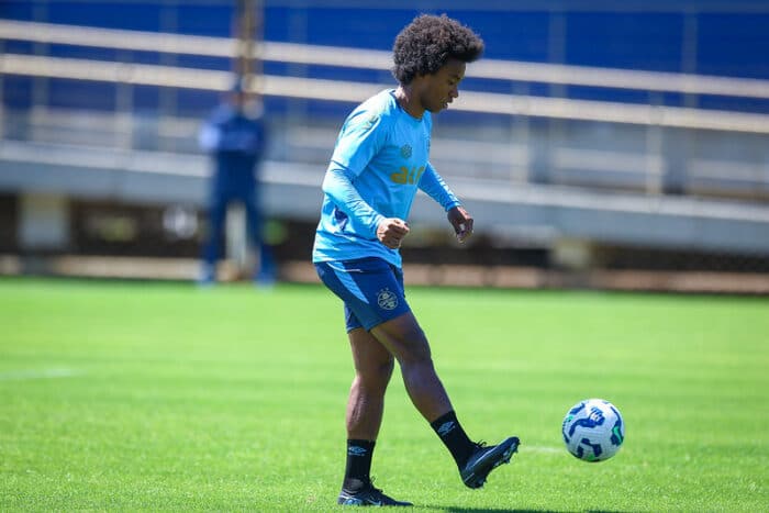 Willian tem fratura no pé e preocupa para restante de 2025