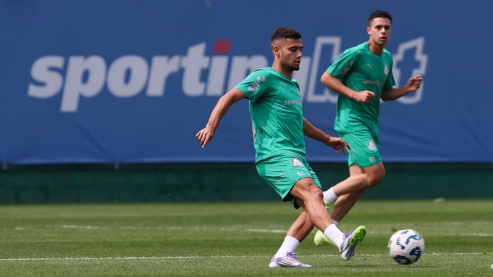 Andreas Pereira treina sem limitações em reapresentação do Palmeiras