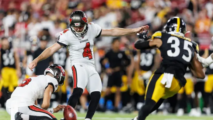 Chase McLaughlin bate recorde em derrota dos Buccaneers para o Philadelphia Eagles