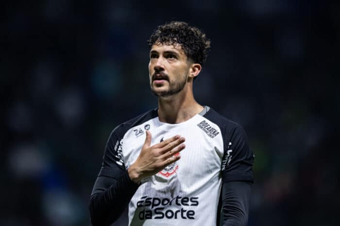 Corinthians renova contrato com Gustavo Henrique