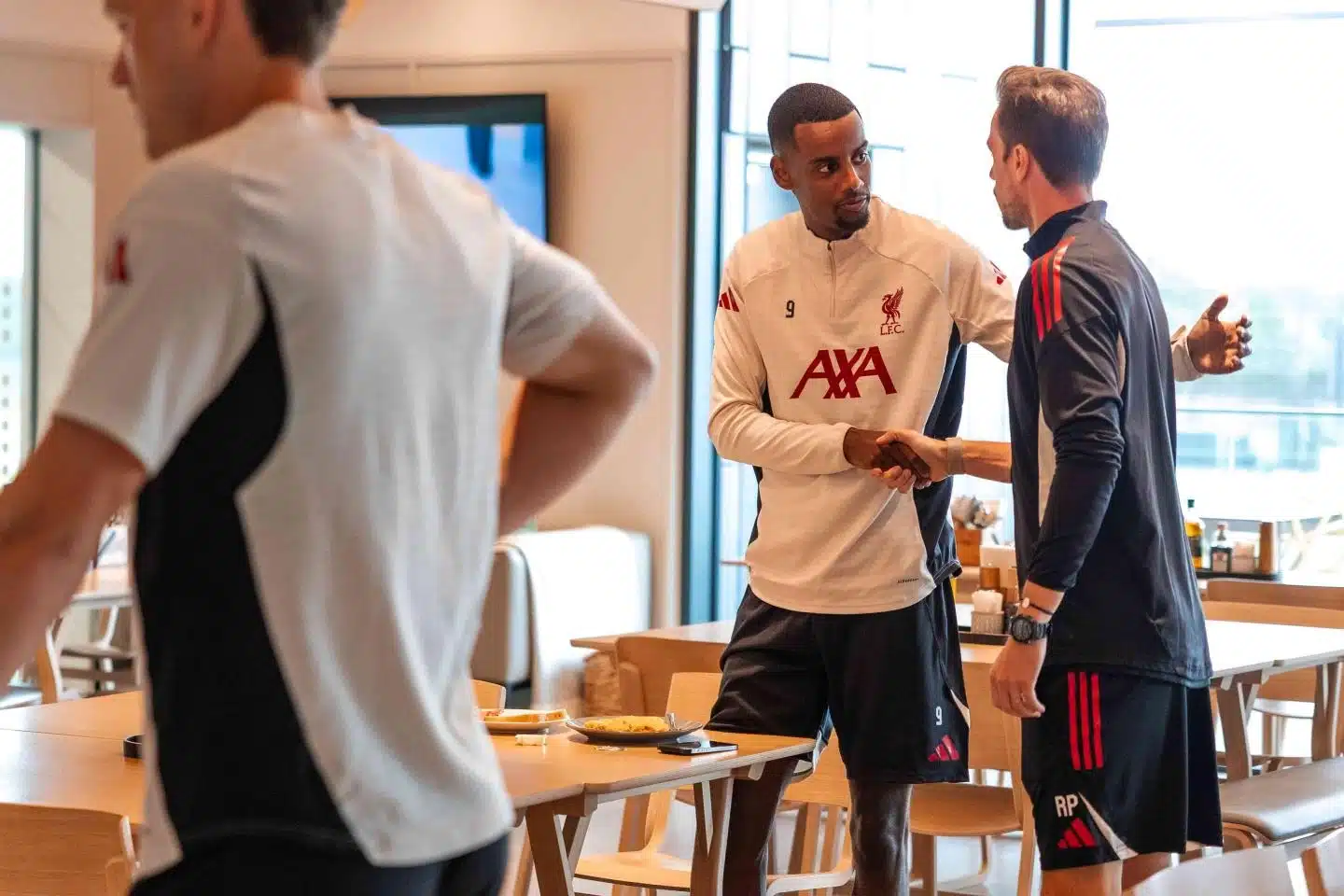 Alexander Isak passa por cirurgia e desfalca o Liverpool por tempo indeterminado - Futebol internacional