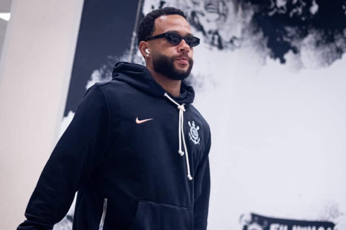 Memphis segue fora dos treinos e corre risco de perder jogo contra o Flamengo