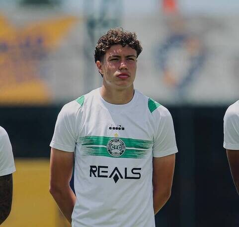 Palmeiras fecha com zagueiro promessa de 19 anos