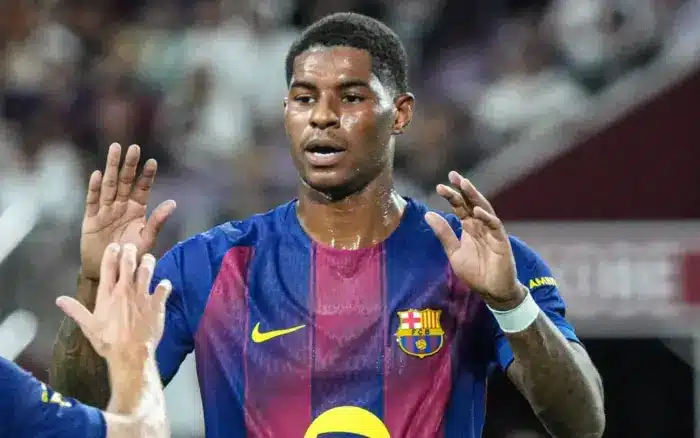 Por conta de atraso, Marcus Rashford foi reserva em Barcelona x Getafe