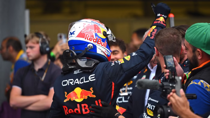 Max Verstappen lidera de ponta a ponta e conquista Grande Prêmio de Baku