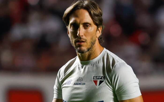 Internacional abre conversa com Luis Zubeldía