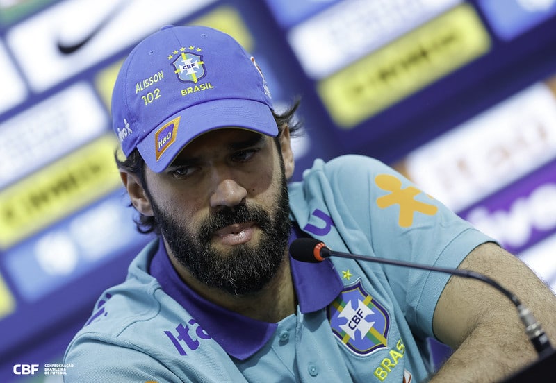 Alisson segue fora de combate pelo Liverpool - Futebol internacional