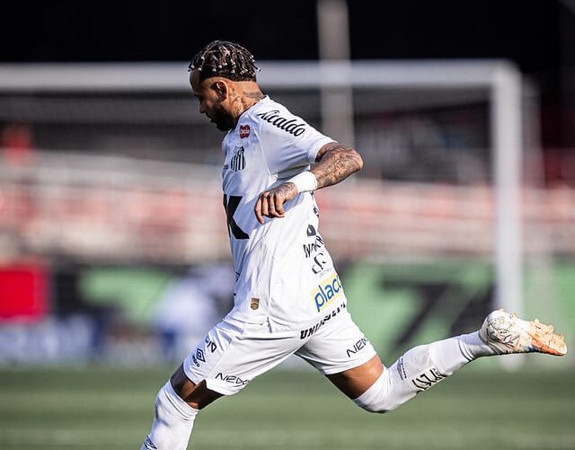 Dirigente da Inter de Milão desmente boatos sobre Neymar