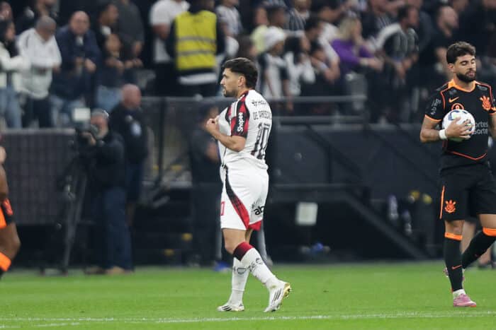 Arrascaeta envia contraproposta e aguarda resposta do Flamengo para renovar