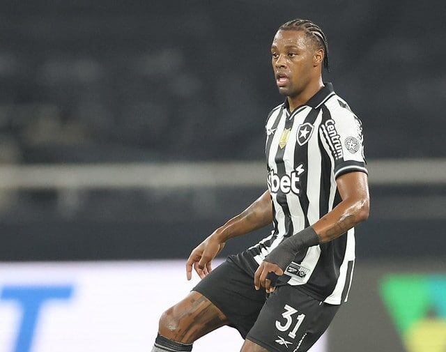 Kaio Pantaleão passa por cirurgia no Botafogo