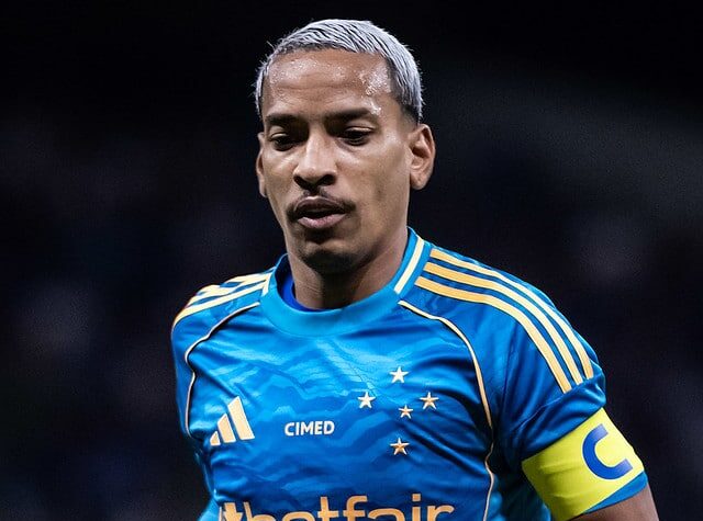Cruzeiro negocia renovação de contrato com Matheus Pereira