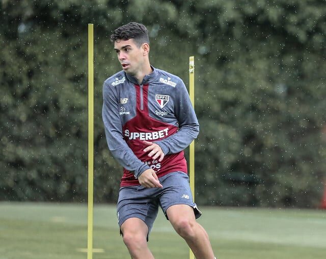 Oscar se machuca e de novo é ausência no São Paulo