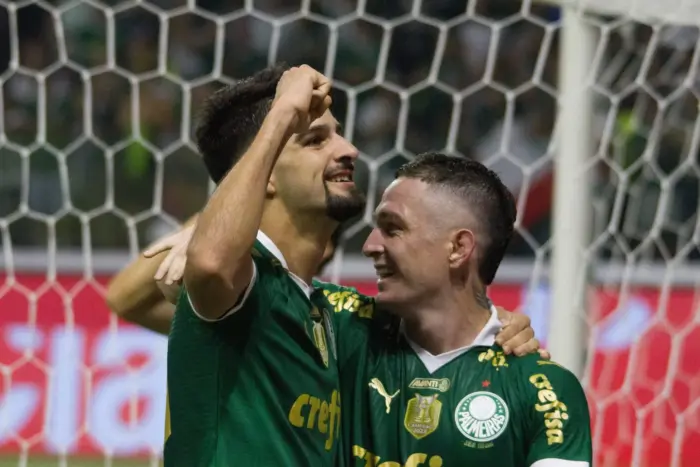 Palmeiras busca Flaco López e Aníbal Moreno com avião fretado