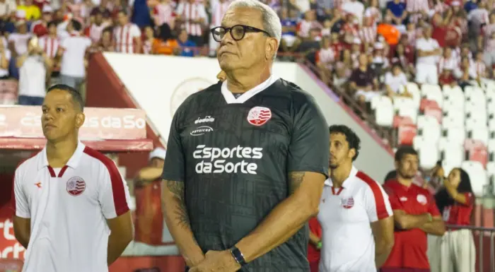 Goiás sinaliza interesse em Hélio dos Anjos