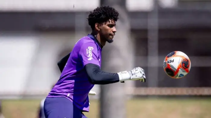 Exames apontam lesão “leve” em Hugo Souza