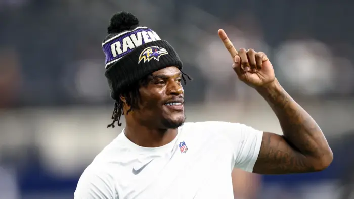 Lamar Jackson participa do treino sem limitações