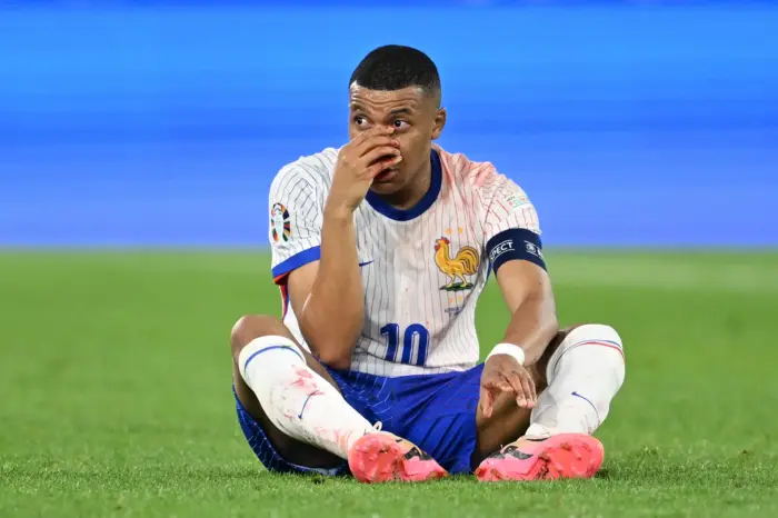 Mbappé deve desfalcar seleção da França contra a Islândia