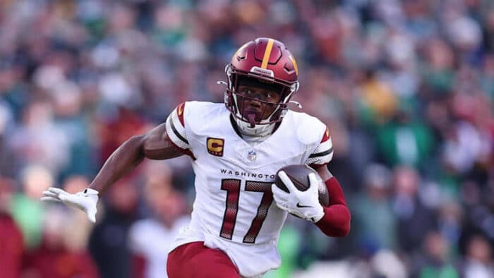Terry McLaurin e Deebo Samuel voltam aos treinos