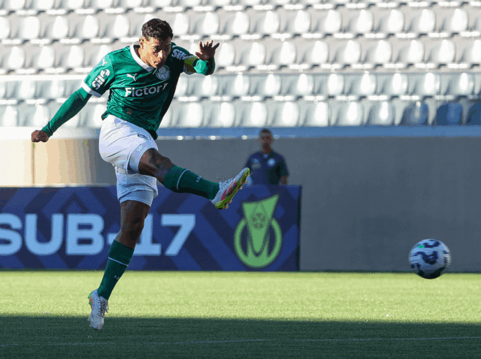 Palmeiras estende contrato de jovem de 17 anos