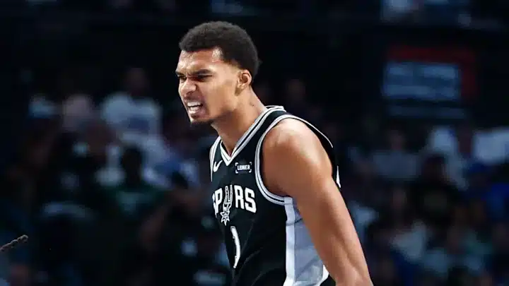 Victor Wembanyama descarta lesão no joelho - NBA