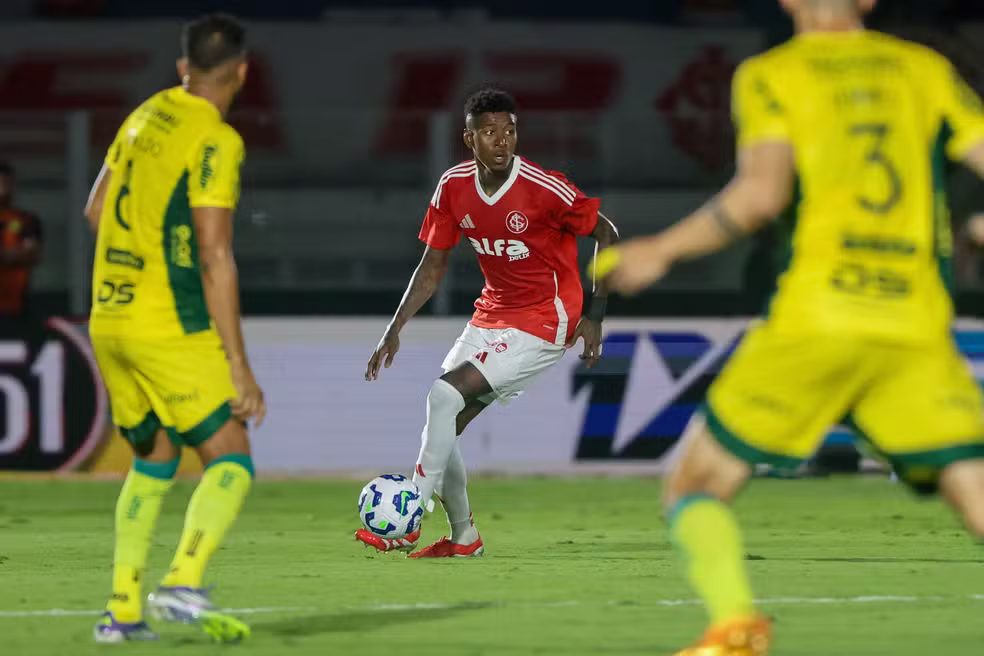 Vitão vira dúvida no Internacional para jogo contra o Sport - Internacional