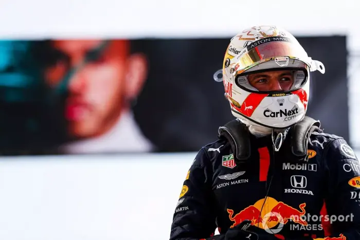 Max Verstappen vence Grande Prêmio e se aproxima da McLaren