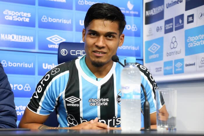 Grêmio é cobrado na FIFA por dívida