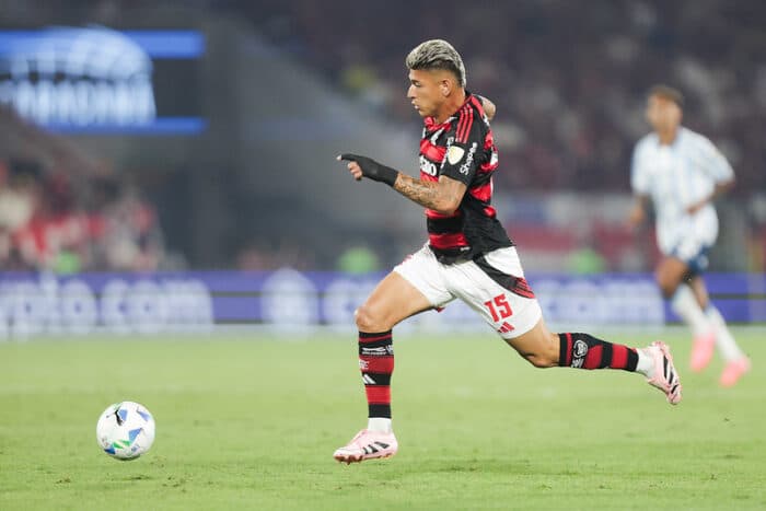 Jorge Carrascal fica à disposição de Filipe Luís para quarta-feira