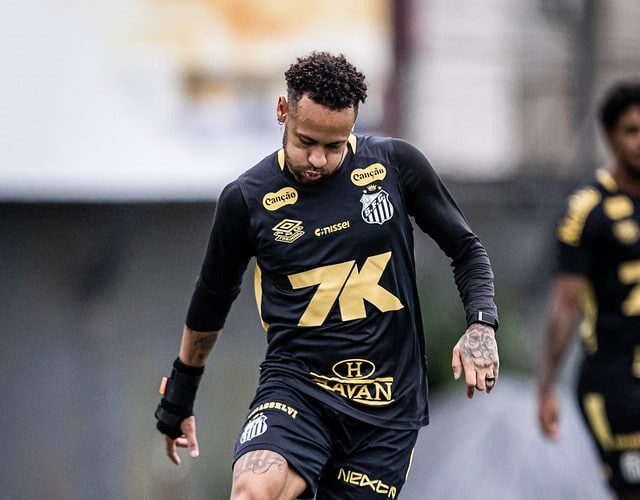 Neymar é relacionado para enfrentar o Fortaleza