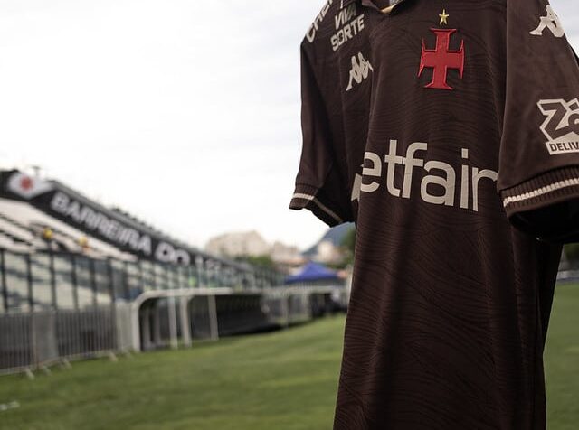 Vasco troca gramado do São Januário - Vasco