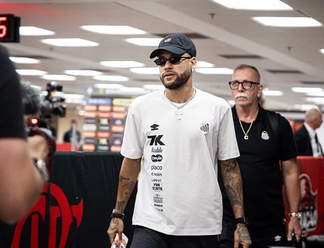 Neymar desmente pedido de desculpa e xinga jornalista - Santos