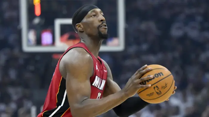 Bam Adebayo desfalca Miami Heat nesta sexta contra os Hornets