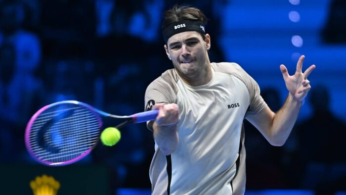 Taylor Fritz e Jannik Sinner estreiam com vitória no ATP Finals