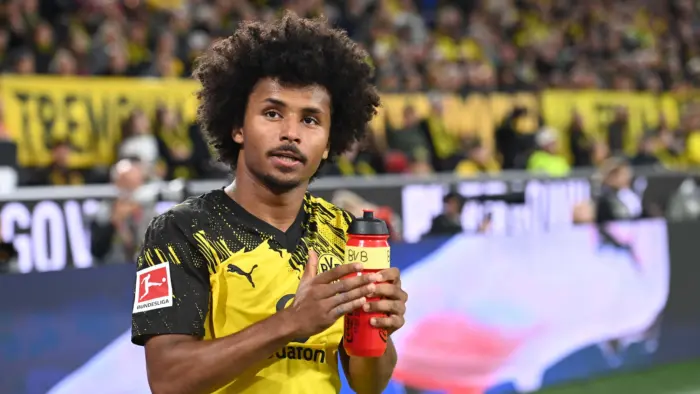 Karim Adeyemi, do Dortmund, recebe multa por posse ilegal de arma