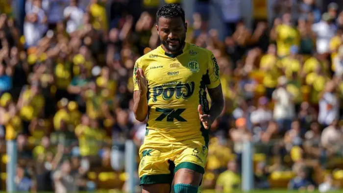 Reinaldo fica no Mirassol para 2026