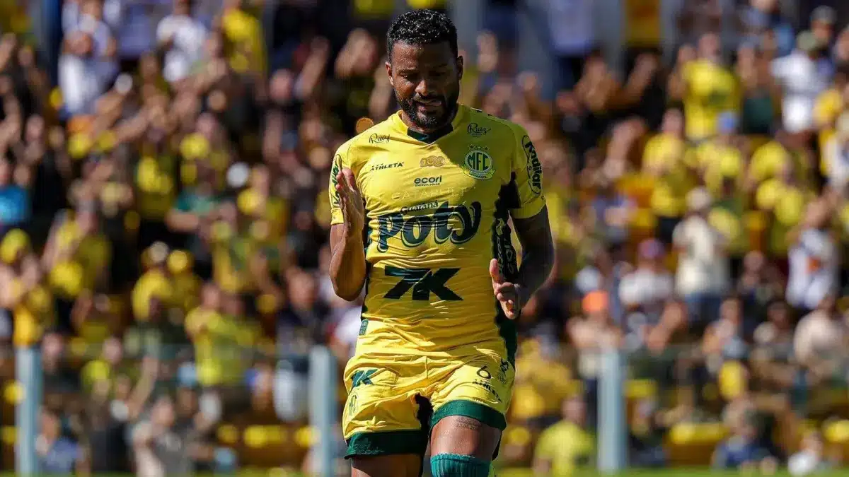 Reinaldo fica no Mirassol para 2026 - Mirassol