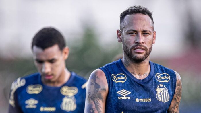 Santos terá cautela para escalar Neymar em gramado sintético