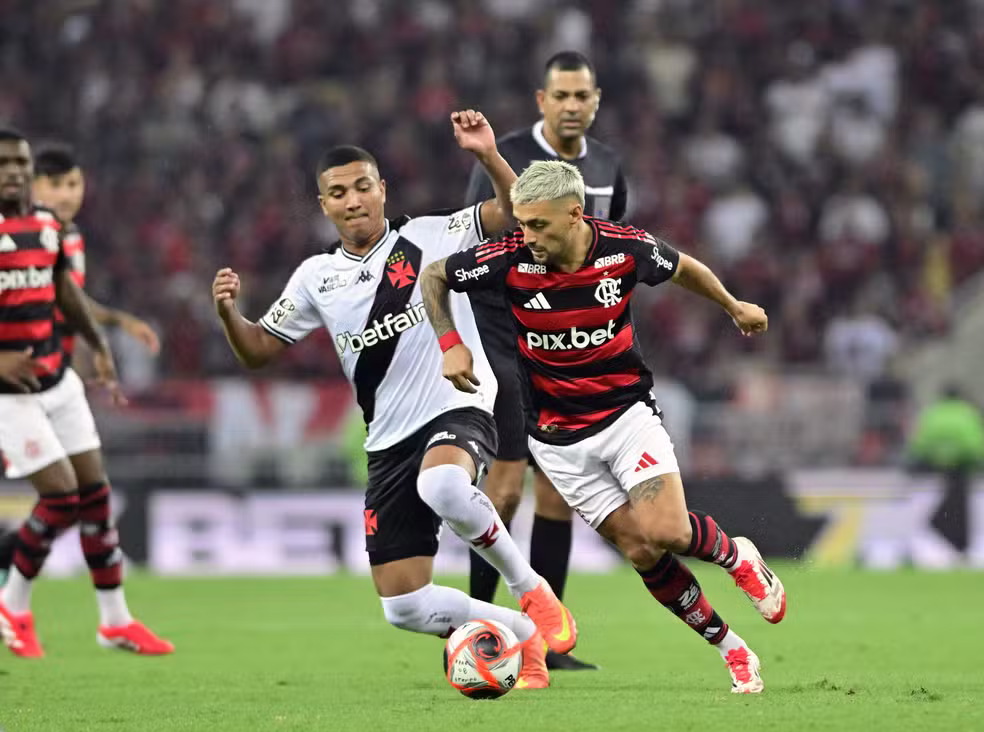 Vasco prepara barca com até dez jogadores para 2026 - Vasco