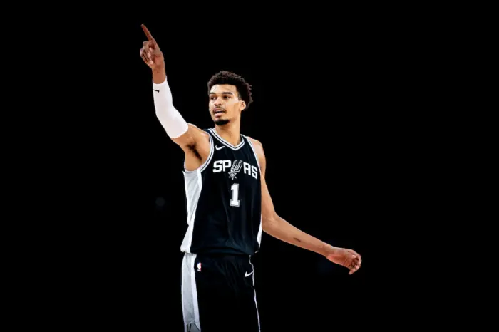 Victor Wembanyama brilha contra Bulls e atinge feito inédito na NBA