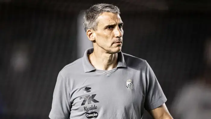 Vojvoda avalia titularidade de Robinho Jr. diante do Palmeiras