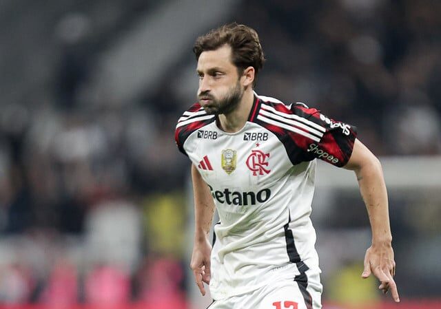 River Plate envia proposta por Matías Viña