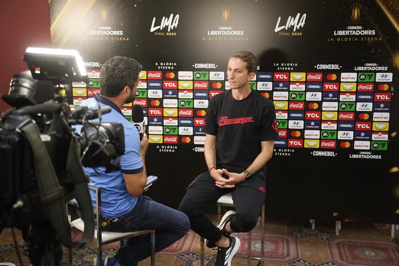Flamengo anuncia renovação com Filipe Luís até 2027 - Flamengo