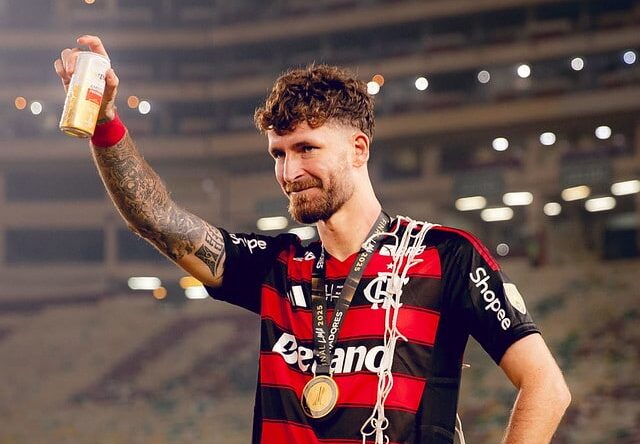 Léo Pereira atrai interesse de novos clubes