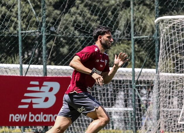 São Paulo sofre transfer ban por falta de pagamento a empresário de Calleri - São Paulo