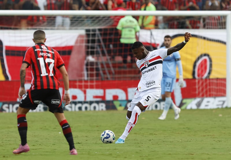 Athletico tem interesse em Arboleda - Futebol